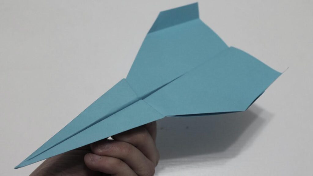 Guide Étape par Étape : Comment Réaliser le Parfait Avion en Papier