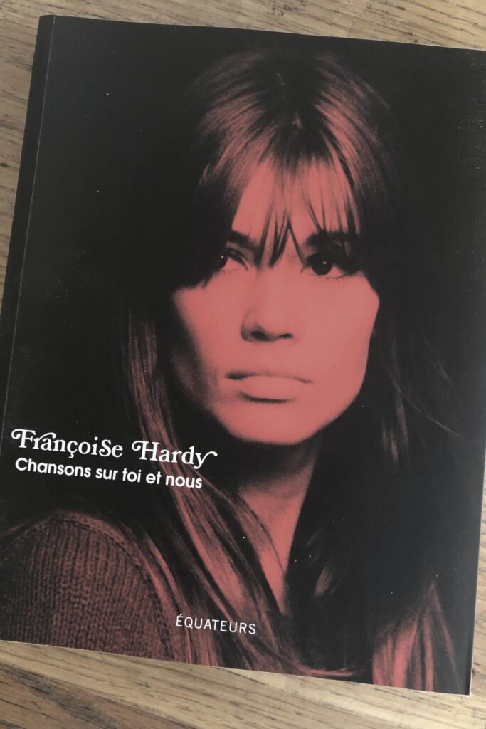Plongée dans l’univers musical de Françoise Hardy: ses chansons incontournables